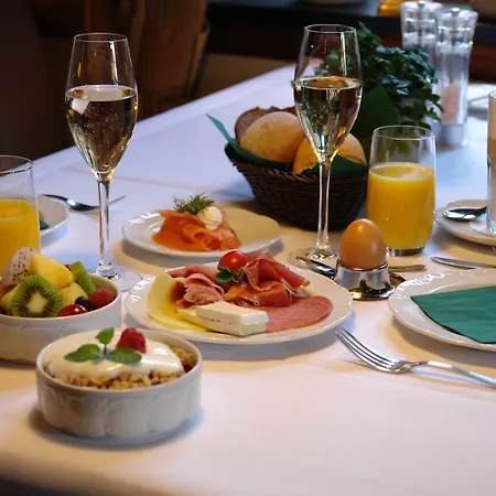 Wellings Romantik Zur Linde Hotell 4*